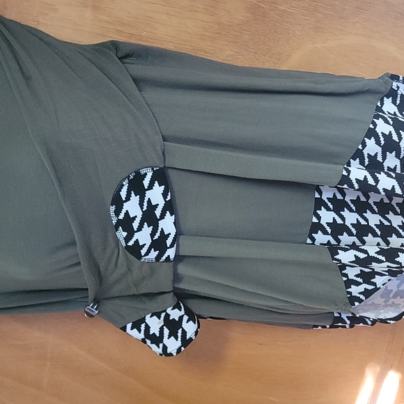 Ladies blouse - Picture 2 of 3